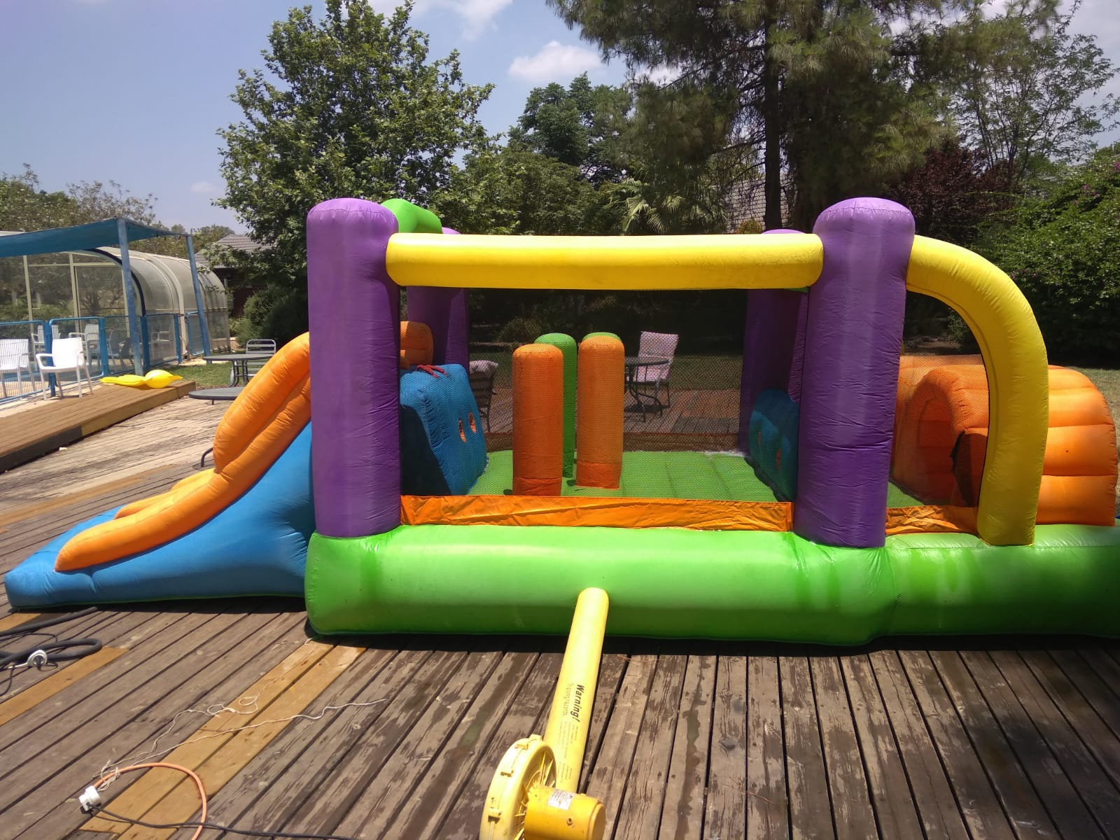 מתנפחים בבריכה בנופי הבשן